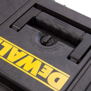 DeWalt Box Tool Suitcase DS150 ToughSystem очень сильна