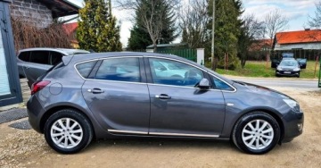 Opel Astra J Hatchback 5d 1.4 Turbo ECOTEC 120KM 2011 Opel Astra BENZYNA NAWIGACJA sportowe fotele super okazja polecamy, zdjęcie 11
