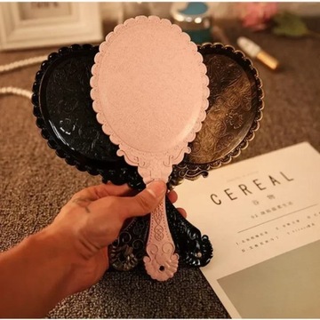 Винтажное резное зеркало для макияжа