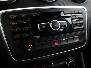Mercedes Klasa A W176 Hatchback 5d 1.6 180 BlueEFFICIENCY 122KM 2014 Mercedes A 180 Bi-Xenon grzane fotele navi, zdjęcie 24