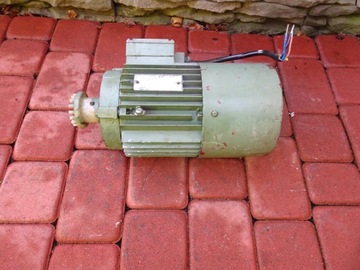 SILNIK ELEKTRYCZNY MEZ 3AP 0,55KW 1400 OBR 230V