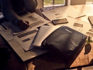 Чехол Thule Subterra для Macbook 15 дюймов — черный