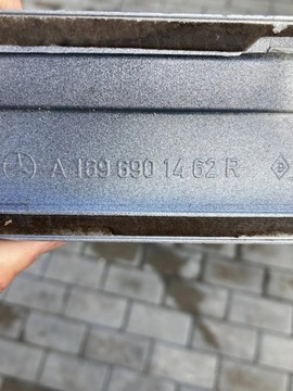 A W169 LIŠTA DVEŘE PRAVÝ ZADNÍ A1696901462 A1696901462R 1696901462