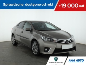Toyota Corolla XI Sedan 1.6 Valvematic 132KM 2015 Toyota Corolla 1.6 Valvematic, Salon Polska