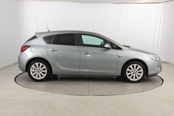 Opel Astra J Hatchback 5d 1.4 Turbo ECOTEC 140KM 2011 Opel Astra 1.4 T, Klima, Klimatronic, Tempomat, zdjęcie 5
