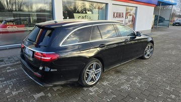 Mercedes Klasa E W213 2018 Mercedes E 220 AMG Pakiet 4 Matic Felgi 19", zdjęcie 7