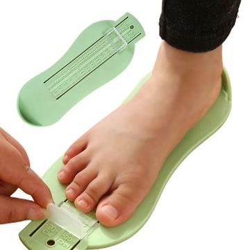 Измеритель размера детской обуви.