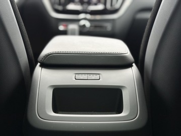 Volvo XC60 II Crossover Plug-In Facelifting 2.0 T6 350KM 2023 Volvo XC 60 T6 Plug-In Hybrid | AWD | Core | FV23%, zdjęcie 19