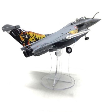 Модель истребителя 1:72, отлитая под давлением