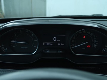 Peugeot 2008 I SUV Facelifting 1.2 PureTech 110KM 2016 Peugeot 2008 1.2 PureTech, Salon Polska, zdjęcie 10