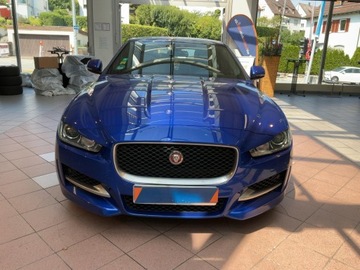 Jaguar XE Sedan 2.0 i4 180KM 2017 Jaguar XE 20d R-Sport