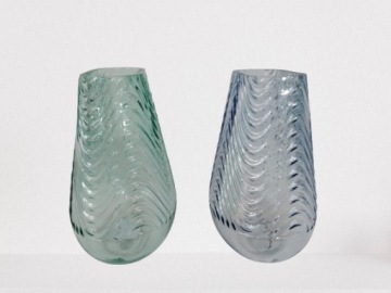 Декоративная ваза из зеленого стекла 21х17х13 см.