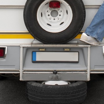 ЧЕРНАЯ РАМКА ДЛЯ НОМЕРНЫХ ЗНАКОВ НАБОР ДЛЯ НОМЕРНЫХ ЗНАКОВ 2 ШТ., ГЛЯНЦЕ ЛЮКС