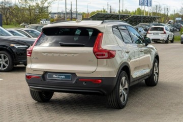 Volvo XC40 Crossover Facelifting 2.0 B3 163KM 2026 Volvo XC 40 Plus Dark B3 Mild Hybrid Benzyna, zdjęcie 6