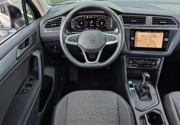 Volkswagen Tiguan II SUV Facelifting 2.0 TDI 150KM 2021 Volkswagen Tiguan Life 2.0TDI 150KM DSG App Connet Czuj Park. Pod.Fotele T, zdjęcie 16