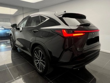 Lexus NX II SUV Facelifting 2.5 350h 200KM 2025 LEXUS NX 350h Omotenashi 2.5 Hybrid AWD Suv 200KM 2025, zdjęcie 3