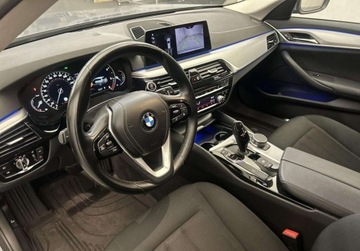 BMW Seria 5 G30-G31 Touring 520d 190KM 2019 BMW Seria 5 Nawigacja Professional Fotele z pamiecia Dostep komfortowy, zdjęcie 9