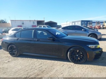 BMW Seria 7 G11-G12 2021 BMW Seria 7 M760i xDrive 2021 6.6 Benzyna 600KM, zdjęcie 7