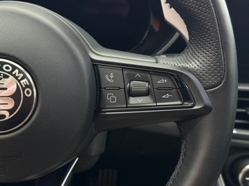 Alfa Romeo Giulia II Sedan Facelifting 2023 2.0 GME Turbo 280KM 2024 Alfa Romeo Giulia Q4 Veloce / Harman/kardon / Szyb, zdjęcie 21