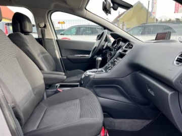 Peugeot 5008 I Minivan 1.6 HDi FAP 110KM 2011 Peugeot 5008 AUTOMAT NAWIGACJA KLIMATYZACJA PARKTRONIC TEMPOMAT HAK GWARA, zdjęcie 8