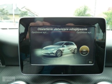 Mercedes Klasa A W176 Hatchback 5d Facelifting 160 102KM 2017 Mercedes-Benz Klasa A Mercedes-Benz Klasa A W176 160 BIALA PERLAXENONYLedy, zdjęcie 20