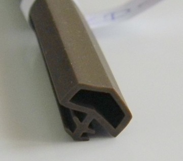 USZCZELKA USZCZELKI DO PROGU DREWNIANEGO BRĄZOWA