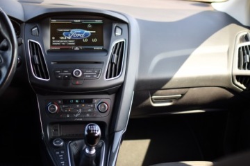 Ford Focus III Kombi Facelifting 1.0 EcoBoost 125KM 2015 Ford Focus ST-LINE Bezwypadkowy z Niemiec Ksenon Full, zdjęcie 12