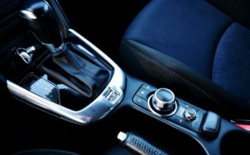 Mazda 2 III Hatchback 5d 1.5 SKY-G 90KM 2015 Mazda 2 Automat, Podgrzewane fotele, Czujniki parkowania tyl 1.5 Benzyna, zdjęcie 5