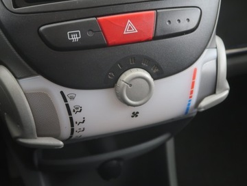 Peugeot 107 Hatchback 5d 1.0 12V 68KM 2006 Peugeot 107 1.0, Salon Polska,ALU, zdjęcie 11