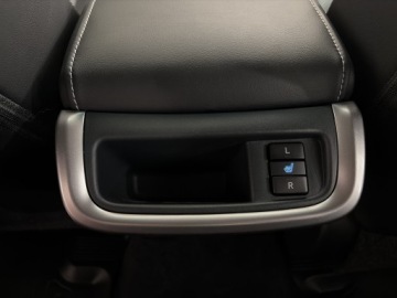 Toyota Hilux VIII Podwójna kabina Facelifting 2024 2.8 D-4D 204KM 2025 Toyota Hilux 2.8 D-4D mHEV Double Cab Executive 4x, zdjęcie 17