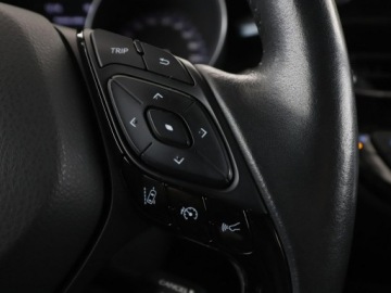 Toyota C-HR I Crossover Facelifting 1.8 Hybrid 122KM 2020 Toyota C-HR lift niski przebieg navi kamera grzane, zdjęcie 29