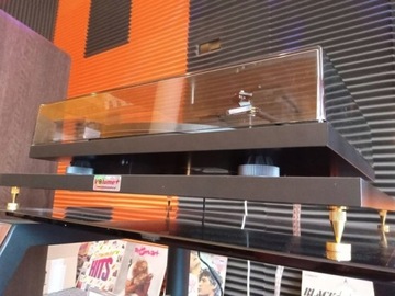 PRO-JECT PRIMARY E Проигрыватель, черный + платформа