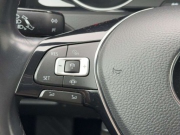 Volkswagen Golf VII Hatchback 3d Facelifting 1.5 TSI BMT 130KM 2019 Volkswagen Golf 1.5 TSI 130KM Manual Serwis ASO Ambiente 1.5 Benzyna, zdjęcie 17