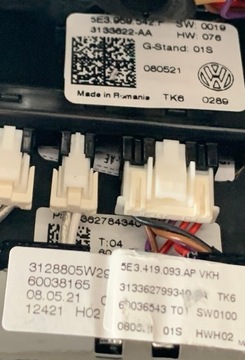 РУЛЕВОЕ КОЛЕСО SKODA OCTAVIA IV С ПОДОГРЕВОМ КОЖАНЫХ ЛЕЗВИЙ