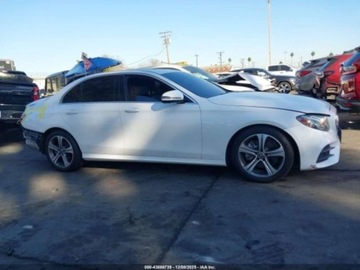 Mercedes Klasa E W213 2019 Mercedes-Benz Klasa E E 300, od ubezpieczalni 2.0 Benzyna 241KM, zdjęcie 3