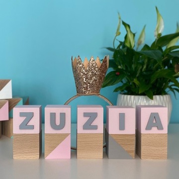 3D деревянные кубики с буквами имени ребенка.