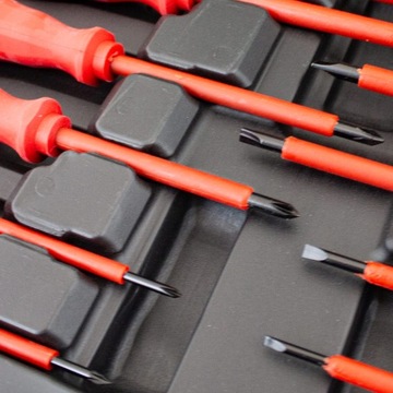 ОТВЕРТКИ ОТВЕРТКИ С ИЗОЛЯЦИЕЙ И МАГНИТОМ 11 ШТ.