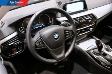 BMW Seria 5 G30-G31 Limuzyna 518d 150KM 2018 BMW Seria 5 518dSpryskiwacze ReflektorowSystem Nawigacji Business 2.0, zdjęcie 6