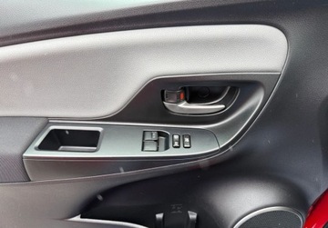 Toyota Yaris III Hatchback 5d Facelifting 1.0 VVT-i 69KM 2016 Toyota Yaris Salon Polska, Serwis ASO, Czujniki park. 1 rej IV 2017r. 69KM, zdjęcie 9