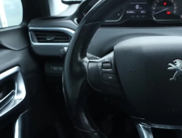 Peugeot 2008 I SUV Facelifting 1.6 BlueHDi 99KM 2017 Peugeot 2008 1.6 BlueHDi, Skóra, Klima, zdjęcie 17