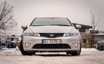 Honda Civic VIII Hatchback 3d 1.8 i-VTEC 140KM 2010 Honda Civic Honda Civic VIII 1.8 140KM 1.8 Benzyna 140KM, zdjęcie 2