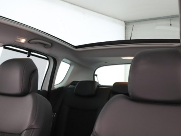 Peugeot 3008 I Crossover Facelifting 1.2 PureTech 130KM 2015 Peugeot 3008 1.2 Benzyna Allure Panorama Navi, zdjęcie 38