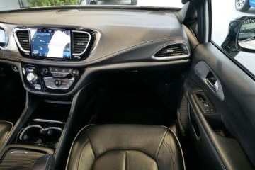 Chrysler Pacifica II 3.6 V6 Hybrid 264KM 2022 Chrysler Pacifica 3.6LHybrydaWersjaS, FamilyCam Wentyl Cam360 RadarPanoram, zdjęcie 14