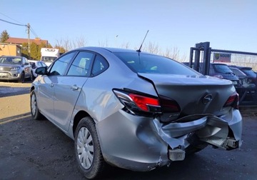 Opel Astra J Sedan 1.6 CDTI ecoFLEX 110KM 2015 Opel Astra 2015. SALON POLSKA. 1.6 CDTI. Uszkodzony tyl i lekko lewy bok., zdjęcie 2