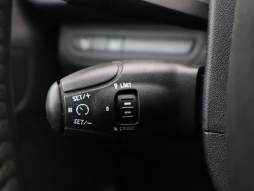 Peugeot 2008 I SUV Facelifting 1.2 PureTech 130KM 2017 Peugeot 2008 1.2 PureTech, Salon Polska, zdjęcie 17