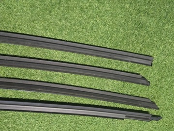 LIŠTA ZHRNUJÍCÍ LEVÝ PRAVÁ PŘEDNÍ ZADNÍ PORSCHE TAYCAN 9J1