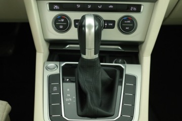 Volkswagen Passat B8 Variant 2.0 TDI BlueMotion SCR 150KM 2016 VW Passat 2.0 TDI, Automat, Navi, Klima, zdjęcie 12