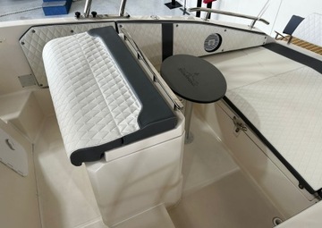 Новая лодка: Trimarchi DYLET 85 - 8,50 м/9 человек, каюта на 4 человека, отдельный туалет.