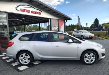 Opel Astra J Sports Tourer Facelifting 1.4 Turbo ECOTEC 140KM 2015 Opel Astra Opel Astra J Sport Tourer 1.4BenzLPG 1.4 BenzynaLPG 140KM, zdjęcie 2