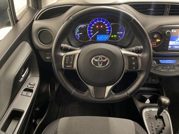 Toyota Yaris III Hatchback 5d Facelifting Hybrid 100KM 2015 Toyota Yaris Hybrid 100 Premium III (2011-2019) To, zdjęcie 11